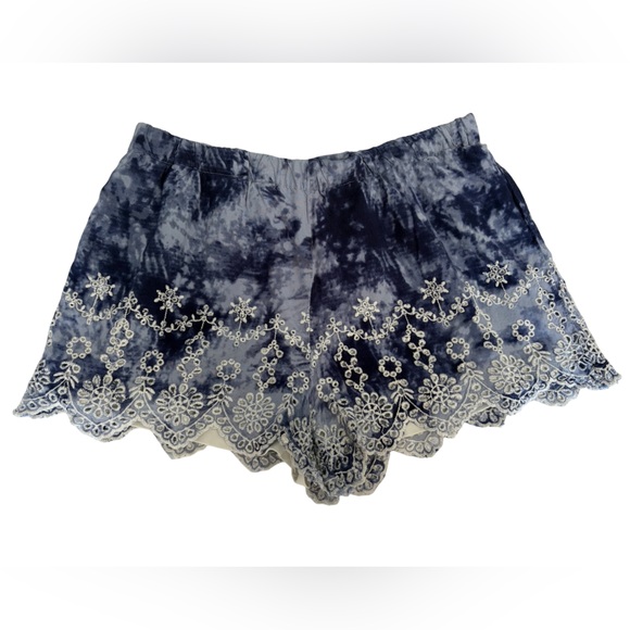Kendall & Kylie Blue & White Tie Dye Boho Embroidered Shorts Medium - Picture 2 of 9